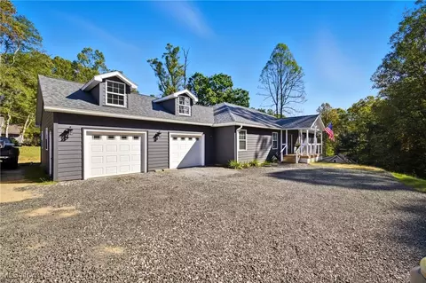 119 Stonegate Dr, Washington, WV 26181