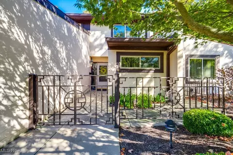3404 S Smith Rd, Fairlawn, OH 44333