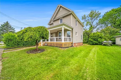 1115 W 43rd St, Ashtabula, OH 44004 photo 2
