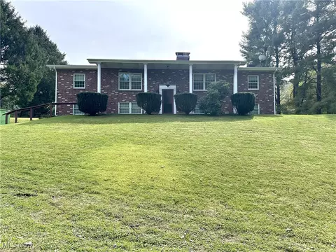 4461 Cross Creek Rd, Wellsburg, WV 26070