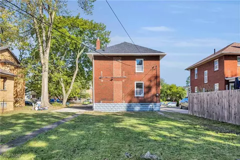 Exterior - 1810 E 34th St, Lorain, OH 44055 photo 4 of 7