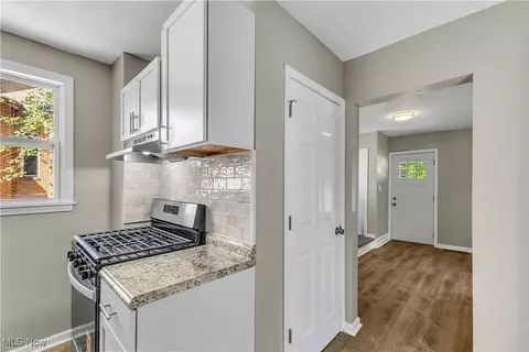 Entry Way - 1810 E 34th St, Lorain, OH 44055 photo 2 of 2