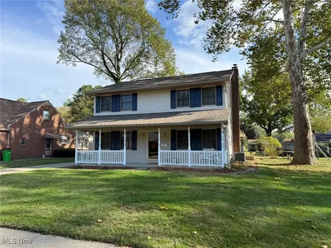 306 E 15th St, Dover, OH 44622