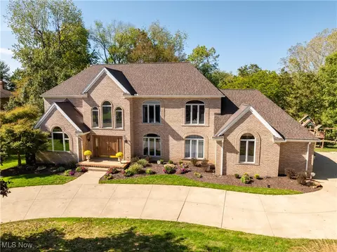 6843 Chillingsworth Cir NW, Canton, OH 44718