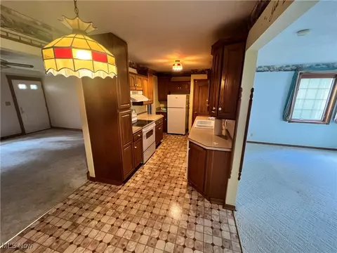 Kitchen - 2543 Burlingham Dr, Ashtabula, OH 44004 photo 1 of 3