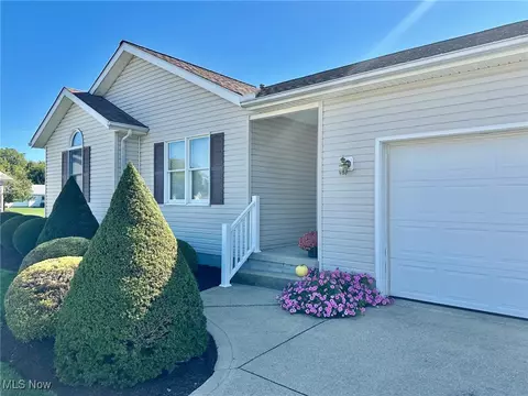 137 Forest View Ct, Creston, OH 44217 photo 3