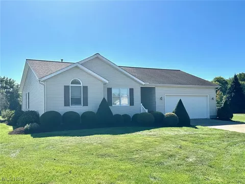 137 Forest View Ct, Creston, OH 44217