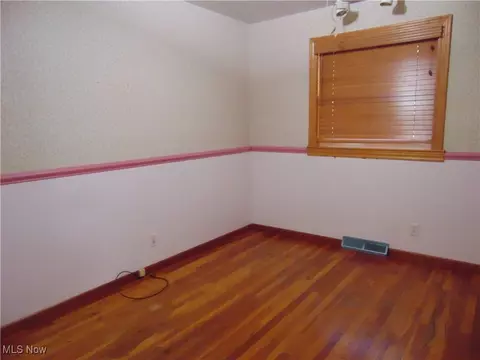 Bedroom - 4571 River Rd, Perry, OH 44081 photo 2 of 4