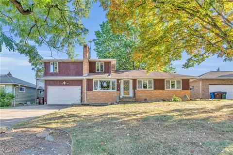 2775 Dentzler Rd, Parma, OH 44134