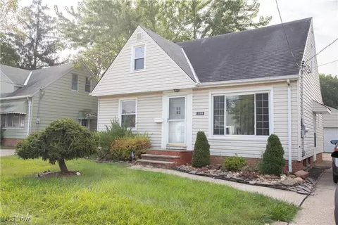 12816 Mccracken Rd, Garfield Heights, OH 44125