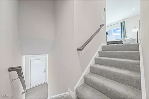 Entry Way - 1122 Bean Ln, Akron, OH 44313 photo 5 of 6