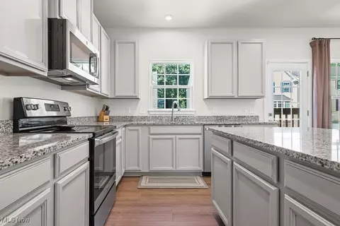 Kitchen - 1122 Bean Ln, Akron, OH 44313 photo 1 of 4