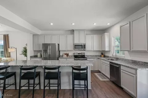 Kitchen - 1122 Bean Ln, Akron, OH 44313 photo 3 of 4