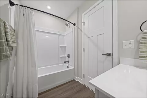 Bath - 1122 Bean Ln, Akron, OH 44313 photo 6 of 6