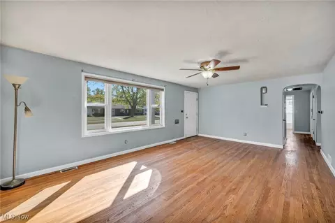 Living - 140 Miami Ave, Elyria, OH 44035 photo 3 of 4