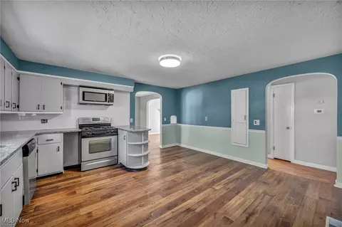 Entry Way - 140 Miami Ave, Elyria, OH 44035 photo 1 of 1