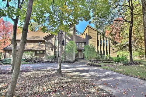 2565 Cedarwood Rd, Pepper Pike, OH 44124