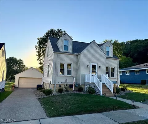 134 Chapman Ave, Newcomerstown, OH 43832