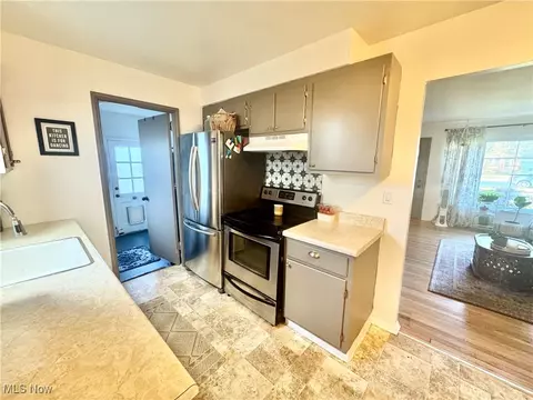 439 Berkshire Rd, Elyria, OH 44035 photo 9