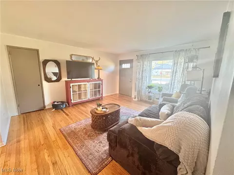 439 Berkshire Rd, Elyria, OH 44035 photo 3