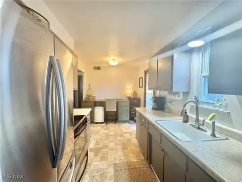 439 Berkshire Rd, Elyria, OH 44035 photo 8