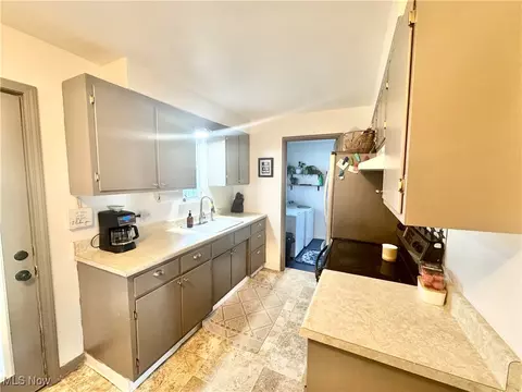 439 Berkshire Rd, Elyria, OH 44035 photo 10