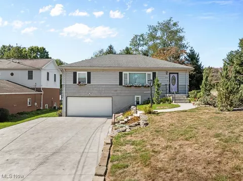 5555 Stuber Dr NW, Canton, OH 44718
