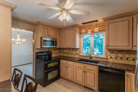 764 Poland Ave, Struthers, OH 44471 photo 6