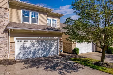 281 Crescent Ridge Dr, Seven Hills, OH 44131