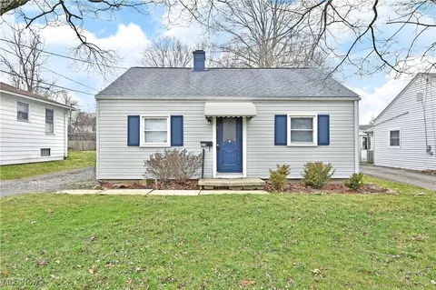 978 Hollywood St NE, Warren, OH 44483