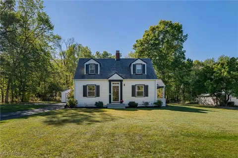 2061 Mathews Rd, Youngstown, OH 44514