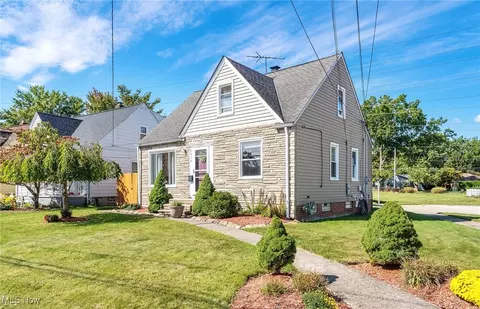 9416 Outlook Dr, Brooklyn, OH 44144