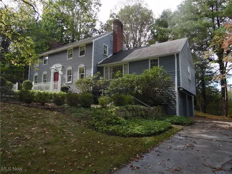 1 Hickory Ln, Marietta, OH 45750