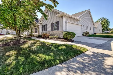 134 Gleneagle Dr, Elyria, OH 44035 photo 2