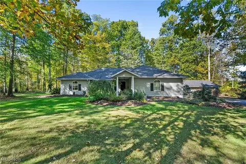 8460 Willow Ln, Chardon, OH 44024