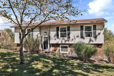 2793 Rita St NE, Hartville, OH 44632
