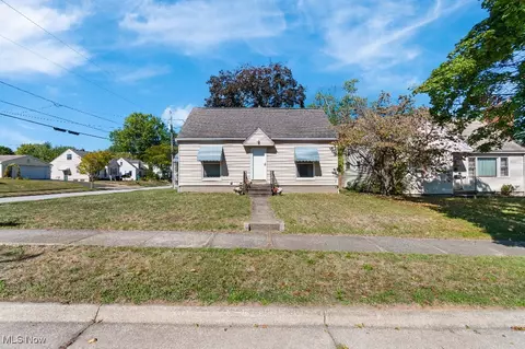 693 Triplett Blvd, Akron, OH 44306