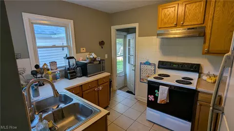 Entry Way - 4558 17th St NW, Canton, OH 44708 photo 1 of 3