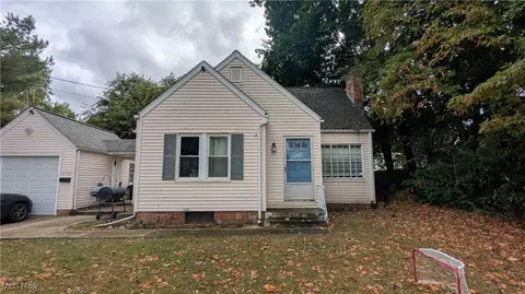 4558 17th St NW, Canton, OH 44708