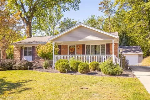 564 Howell Ct, Eastlake, OH 44095