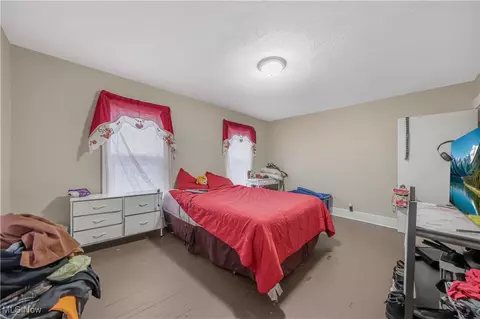 594 Blaine Ave, Akron, OH 44310 photo 10