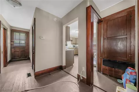 594 Blaine Ave, Akron, OH 44310 photo 7