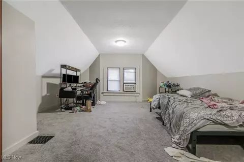 594 Blaine Ave, Akron, OH 44310 photo 4