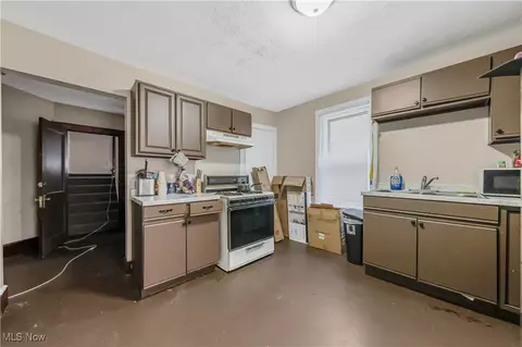 594 Blaine Ave, Akron, OH 44310 photo 13