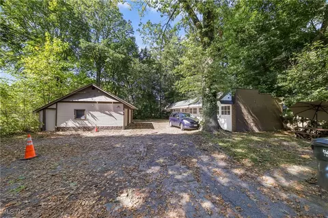 594 Blaine Ave, Akron, OH 44310 photo 24