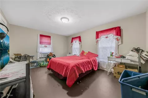 594 Blaine Ave, Akron, OH 44310 photo 8