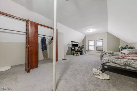 594 Blaine Ave, Akron, OH 44310 photo 3