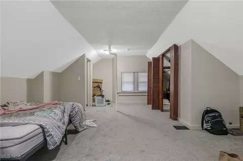 594 Blaine Ave, Akron, OH 44310 photo 5