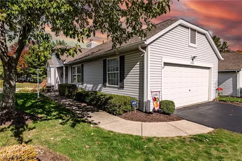 2703 York Dr #41, Stow, OH 44224