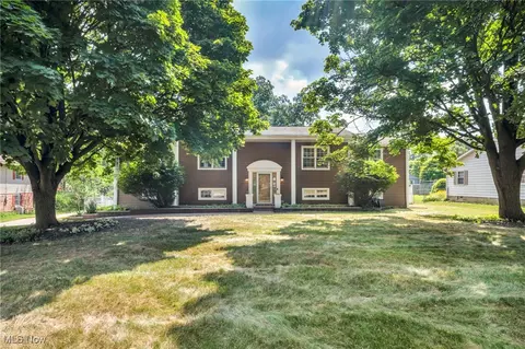 959 Sandy Ln, Medina, OH 44256